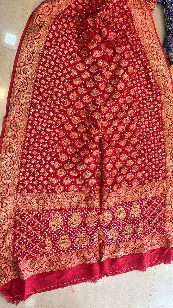 Meenakshi collection
Fabric : Dupian Silk Sari
Bandini tie and dye from Rajasthan
Benarasi Dupian silk from Varanasi
Stitched blouse
38 to 42 size