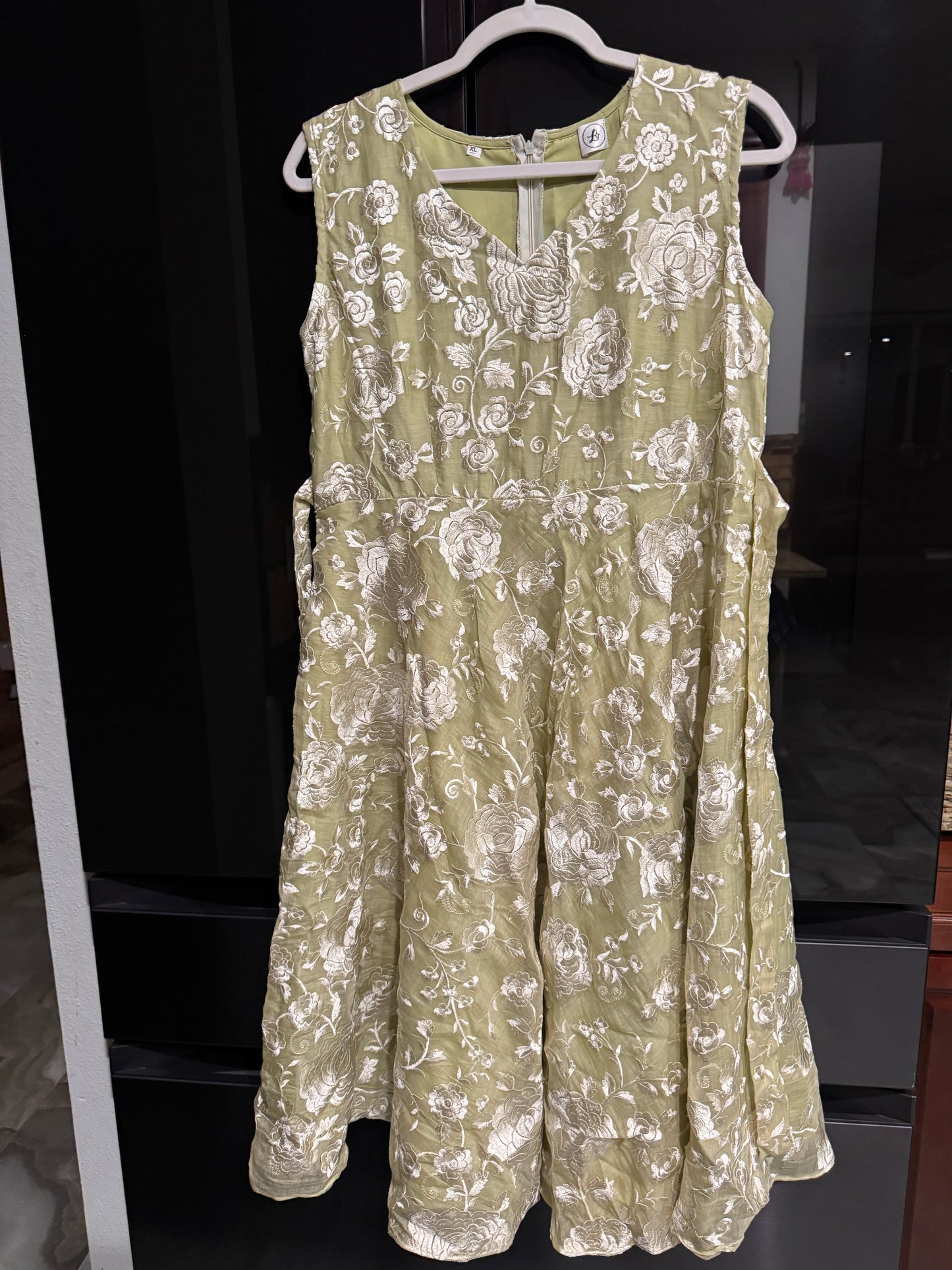 Elegant and timeless, this beautiful piece from our Maguva Collection is crafted with luxurious Mul Chanderi, a butter-soft pure Chanderi fabric that feels as good as it looks.