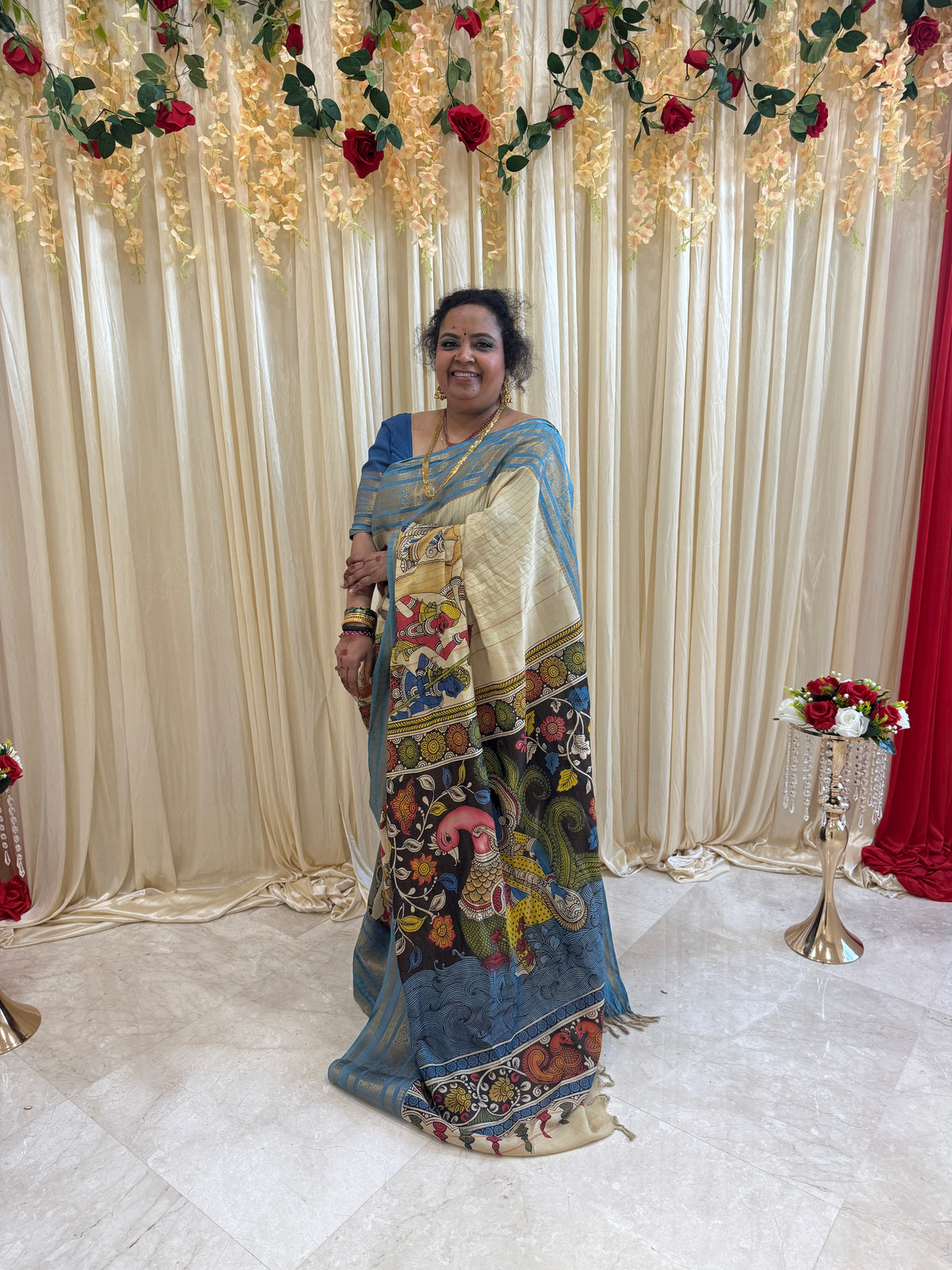 Fabric : Pen Kalamkari

Hand painted by artisans of Pedan, kalam kaari 

Sari with stiched blouse 

Kanchi border with vertical stripes sari