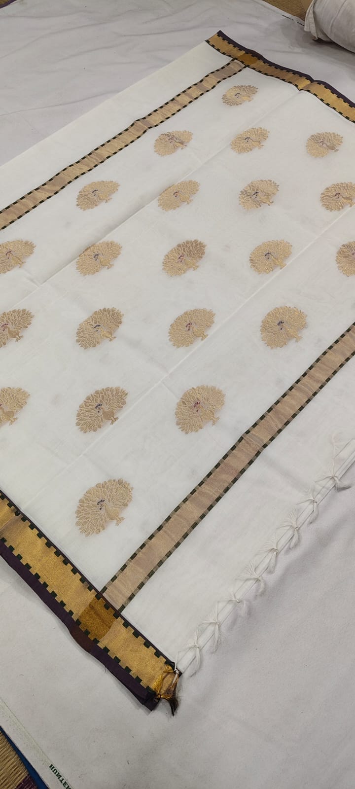 “Subbamma” Muthu ( Film Reel) Kaddi Border sari with blouse stitched Authentics Of Venkatagiri
Handloom sari
Took 5 weeks to weave