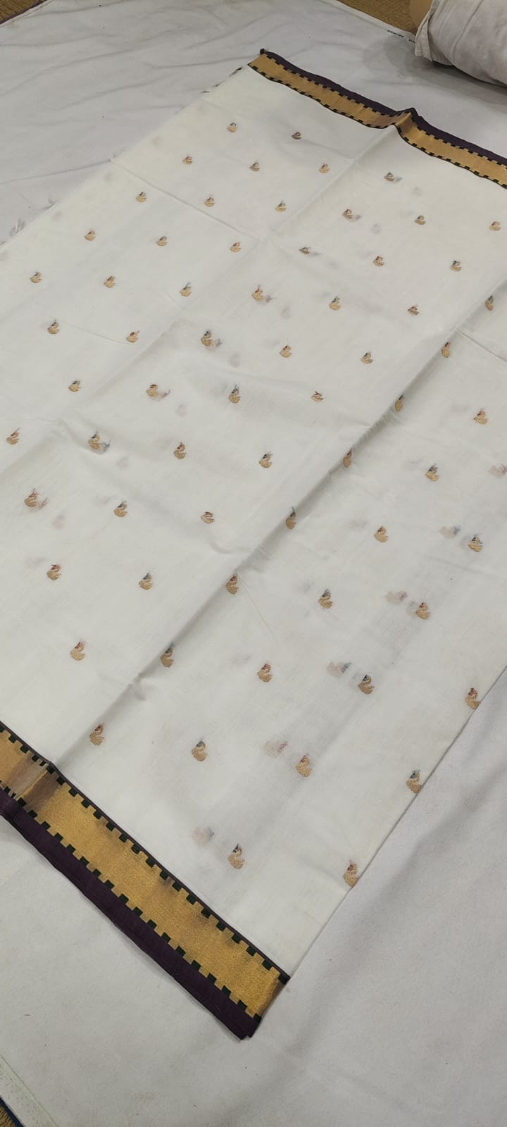 “Subbamma” Muthu ( Film Reel) Kaddi Border sari with blouse stitched Authentics Of Venkatagiri
Handloom sari
Took 5 weeks to weave