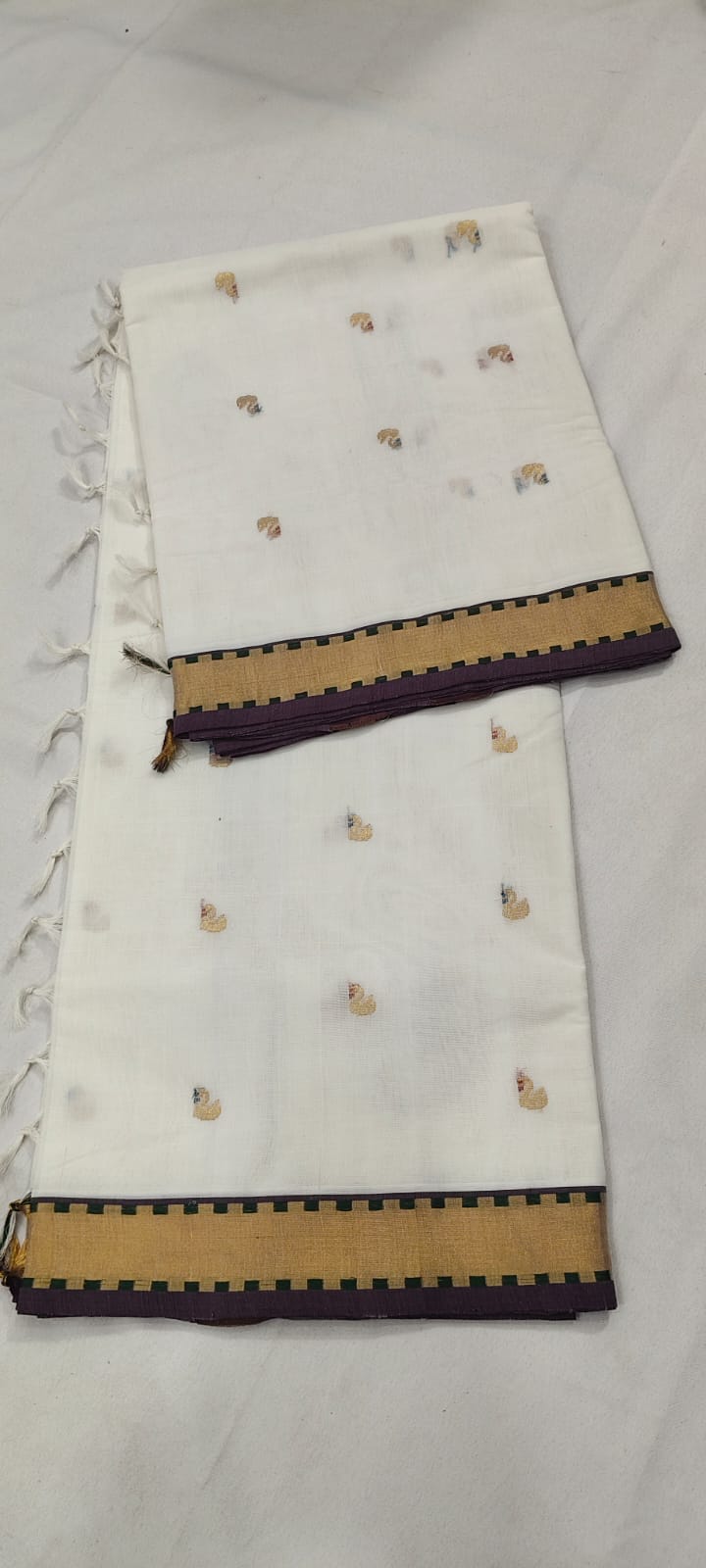 “Subbamma” Muthu ( Film Reel) Kaddi Border sari with blouse stitched Authentics Of Venkatagiri
Handloom sari
Took 5 weeks to weave